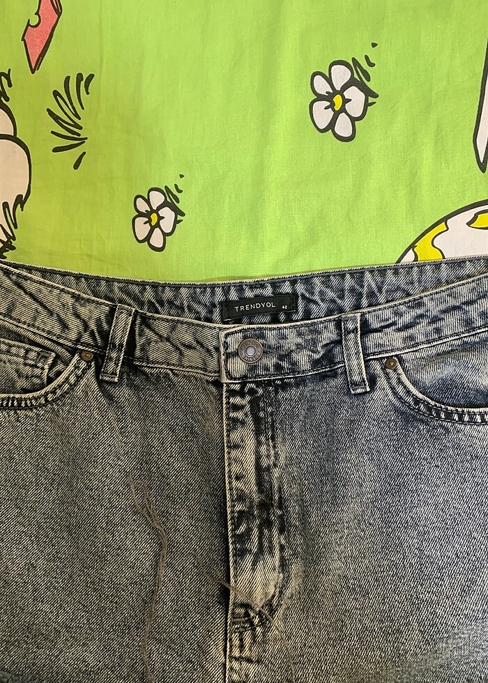 Yırtık kot pantolon - Görsel 3