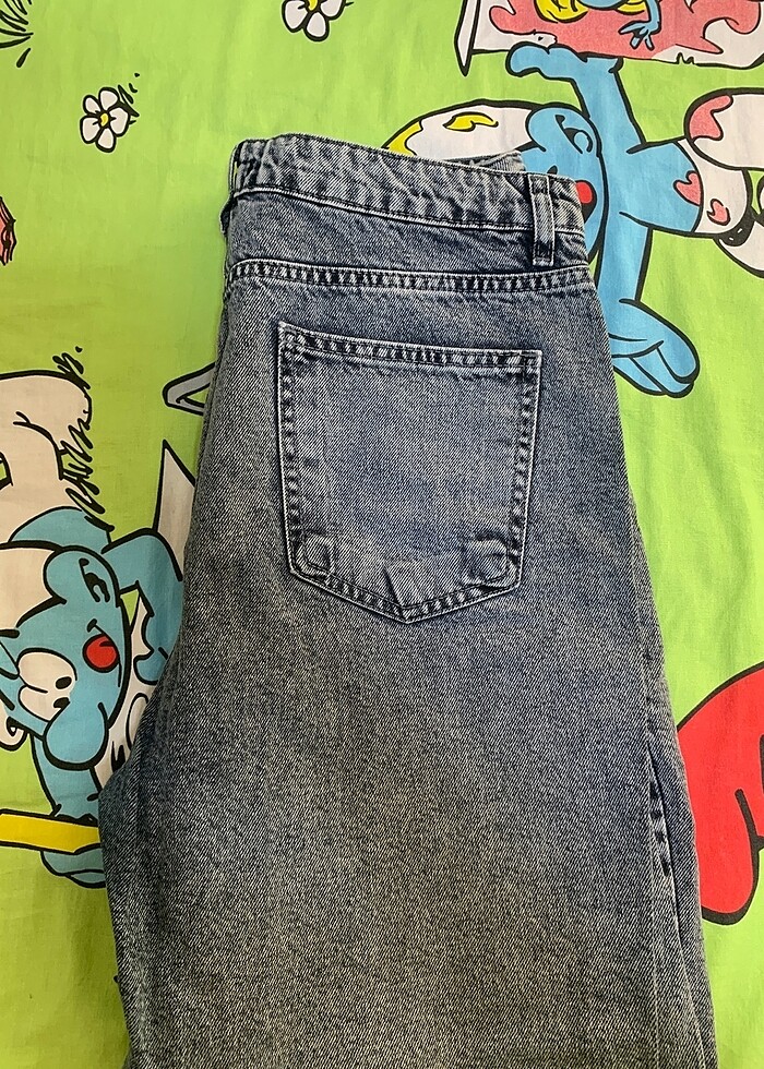 Yırtık kot pantolon - Görsel 4