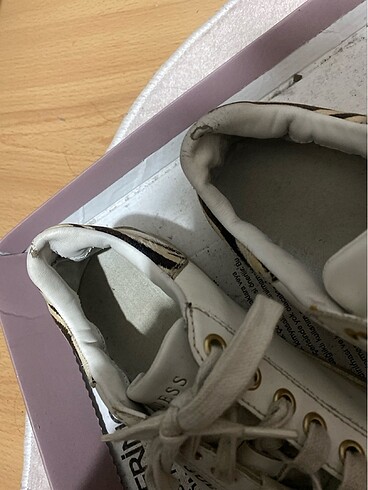 36 Beden beyaz Renk Guess spor ayakkabı