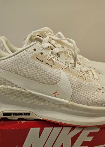 Nike Beyaz Erkek Koşu ve Antrenman Ayakkabısı - Görsel 2