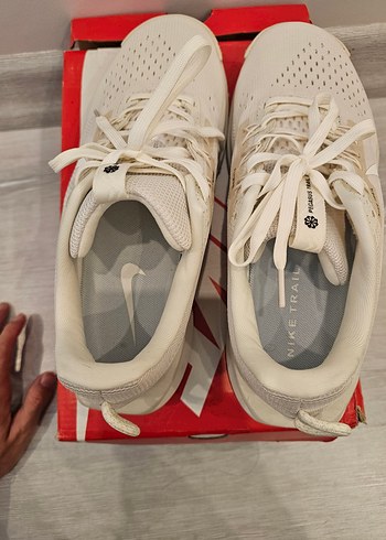 Nike Beyaz Erkek Koşu ve Antrenman Ayakkabısı - Görsel 4