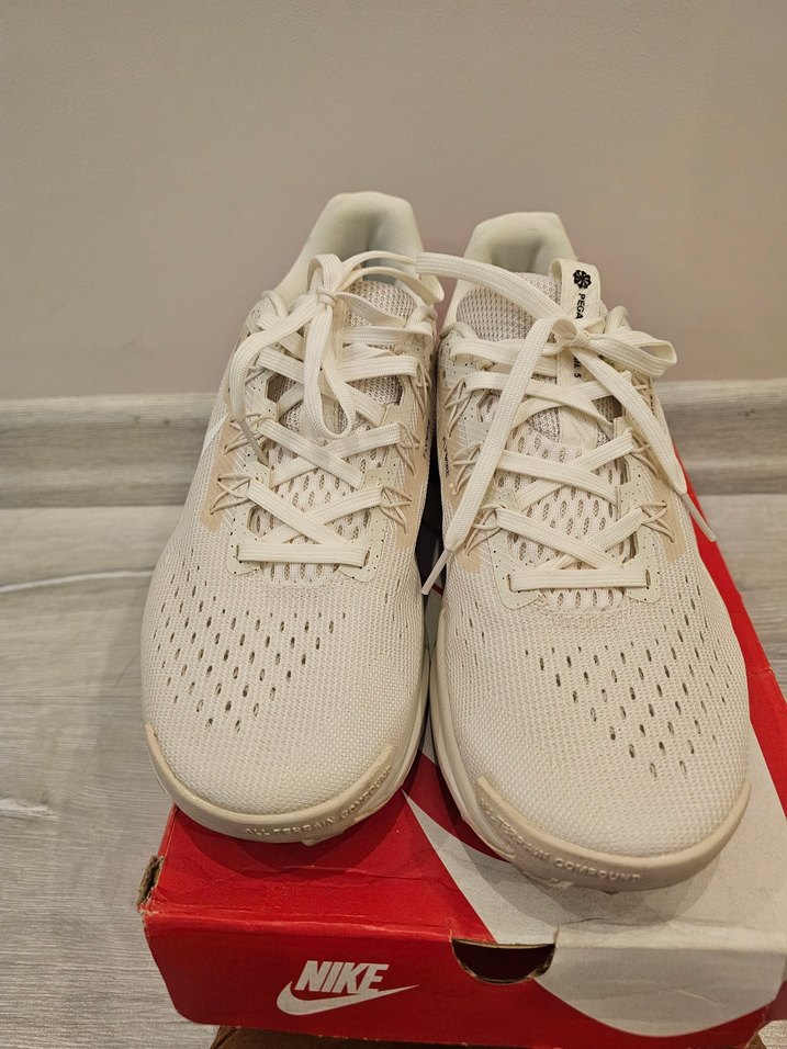 Nike Beyaz Erkek Koşu ve Antrenman Ayakkabısı - Görsel 3