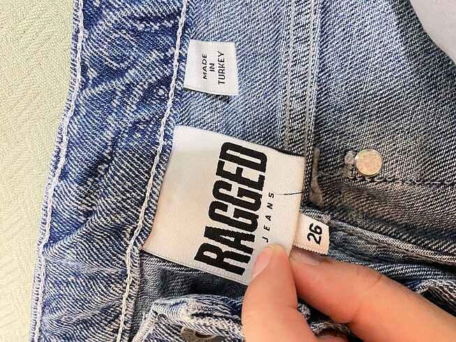 26 Beden mavi Renk ragged jean