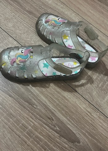 28 Beden Simli Gri Kız Çocuk Terlikleri