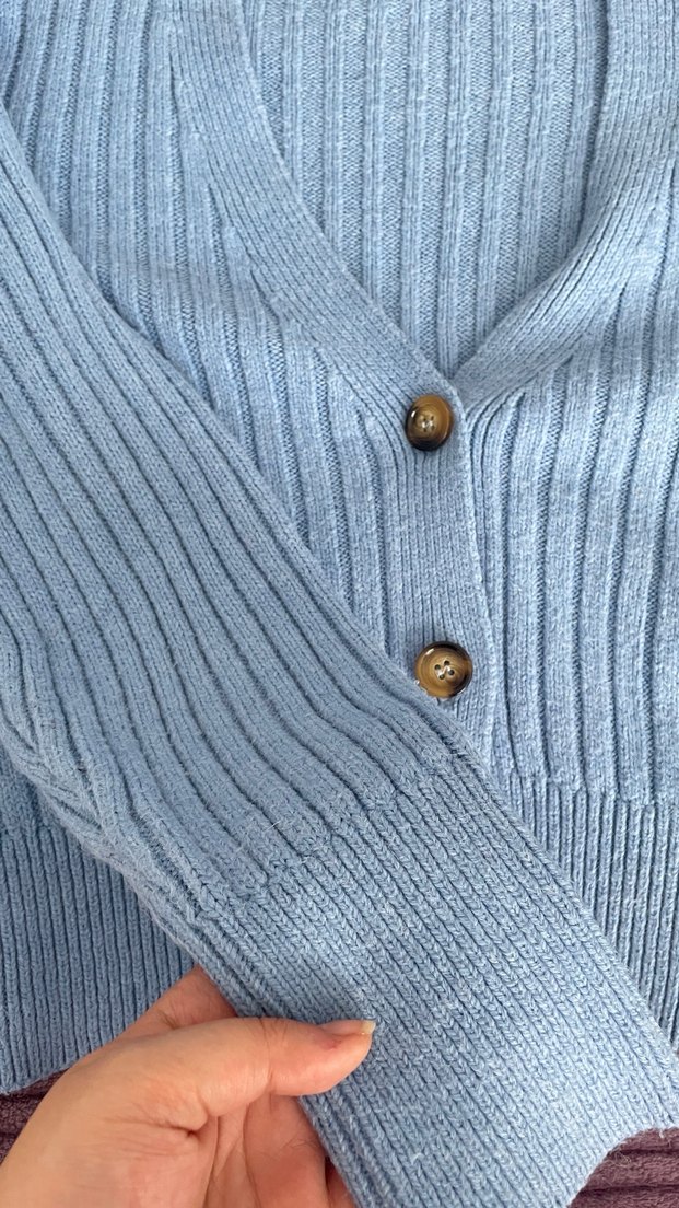 Düğmeli Mavi V Yaka Kadın Hırka - Görsel 2