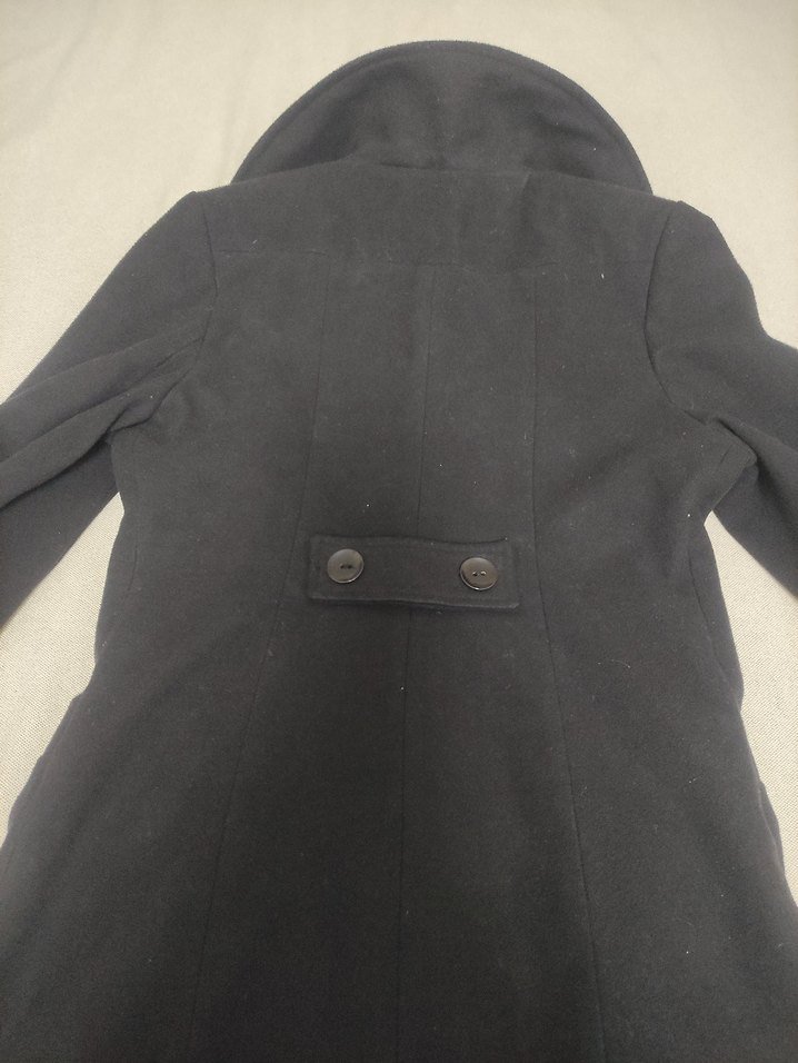 Düğmeli Siyah Kaban - Görsel 3