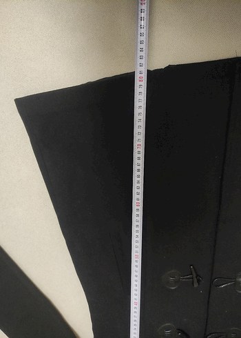 Kısa Düğmeli Siyah Kaban - Görsel 2