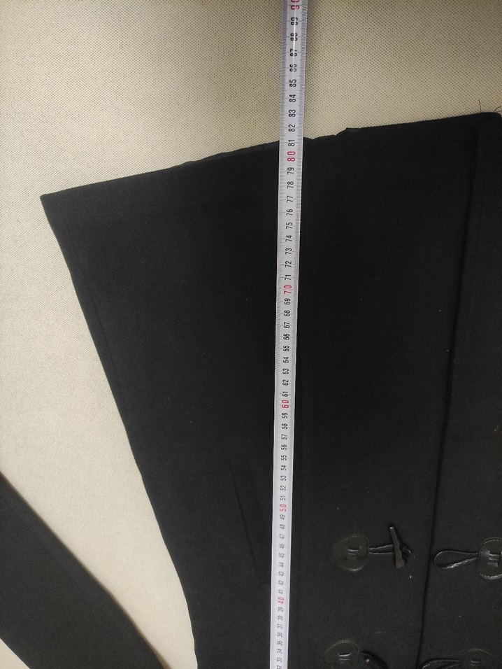 Kısa Düğmeli Siyah Kaban - Görsel 2