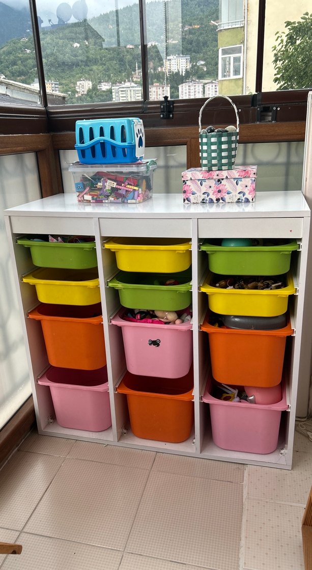 Çocuklar için Çok Renkli Raf ve Kutular - Görsel 2