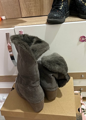 Diğer Gri Süet Kürklü Dolgu Topuk Kadın Bot