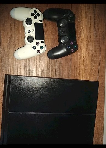 PlayStation 4 Konsol ve 2 Kol