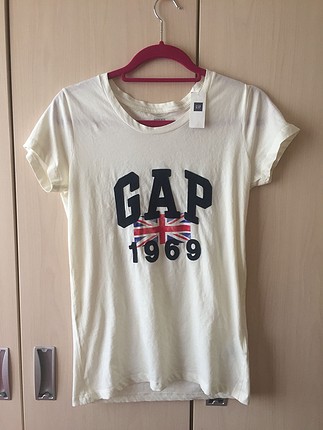 GAP tshirt