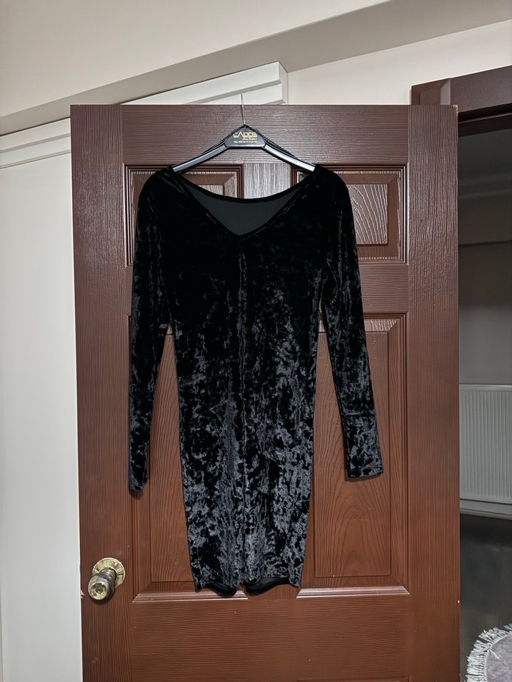 Uzun Kollu Siyah Kadife Elbise - Görsel 4