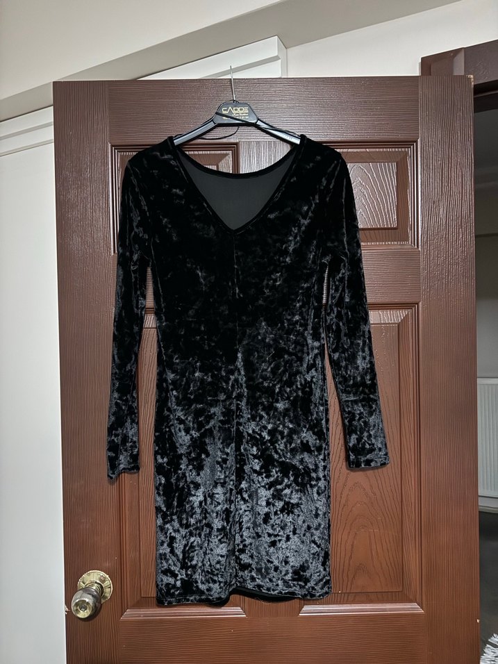 Uzun Kollu Siyah Kadife Elbise - Görsel 5