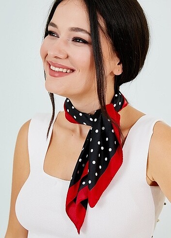 İki adet fular saten puantiyeli
