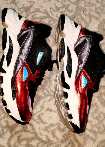 Kırmızı Parlak Kadın Spor Ayakkabı - Görsel 2