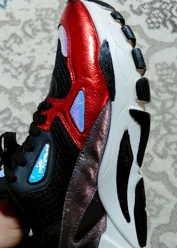 Kırmızı Parlak Kadın Spor Ayakkabı - Görsel 9