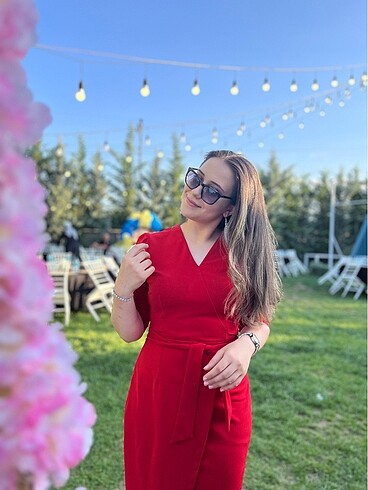 Kırmızı kalem elbise