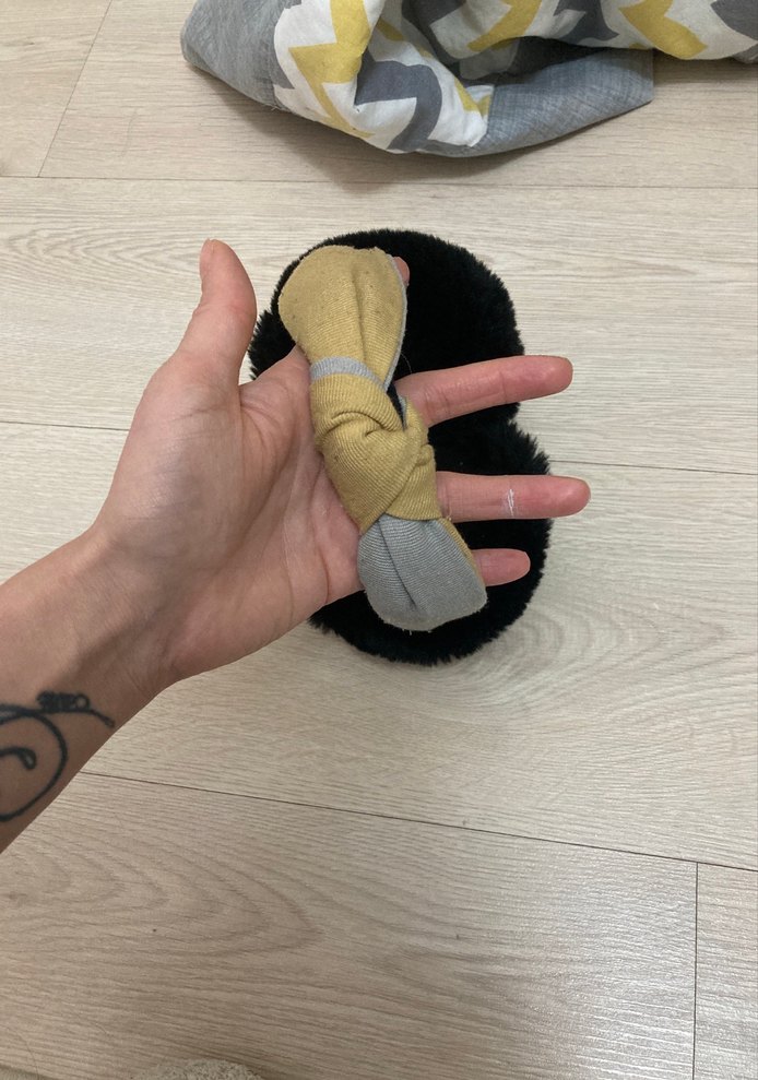 Bej ve siyah yumuşak kulaklık - Görsel 4