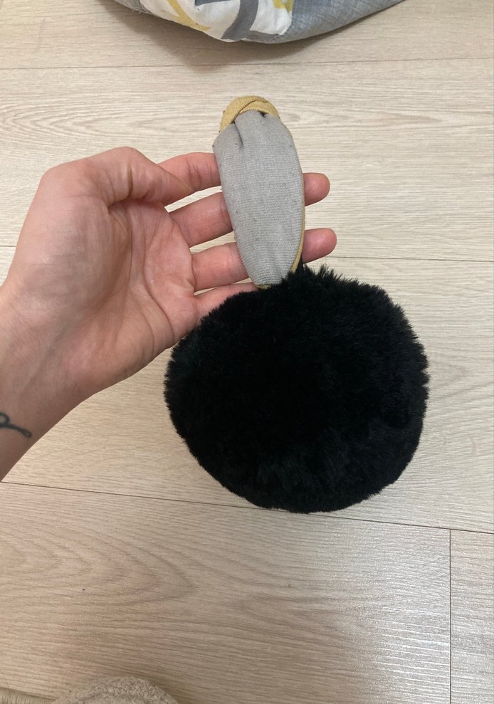 Bej ve siyah yumuşak kulaklık - Görsel 3