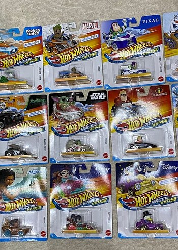 Hot Wheels Racerverse ve Mario Kart