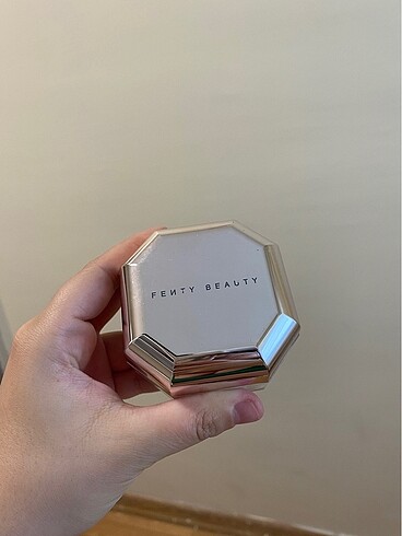 Fenty Beauty Pudra