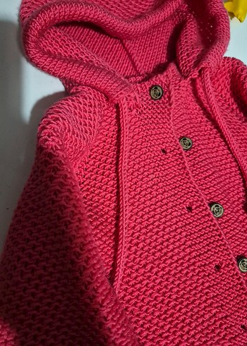 Kız Çocuk Kırmızı Kapüşonlu El Örgü Hırka - Görsel 2