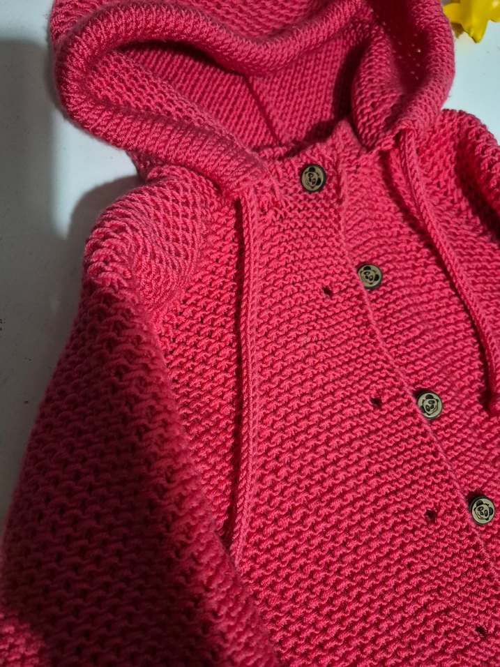 Kız Çocuk Kırmızı Kapüşonlu El Örgü Hırka - Görsel 2