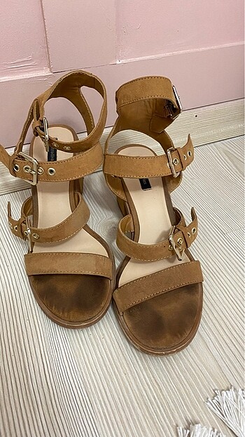 37 Beden camel Renk Stradivarius sandalet