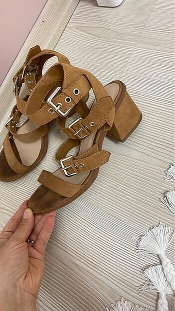 37 Beden Stradivarius sandalet
