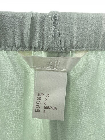 36 Beden yeşil Renk H&M Mini Şort %70 İndirimli.