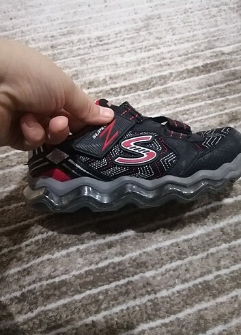 32 Beden siyah Renk Skechers erkek çocuk spor ayakkabı 