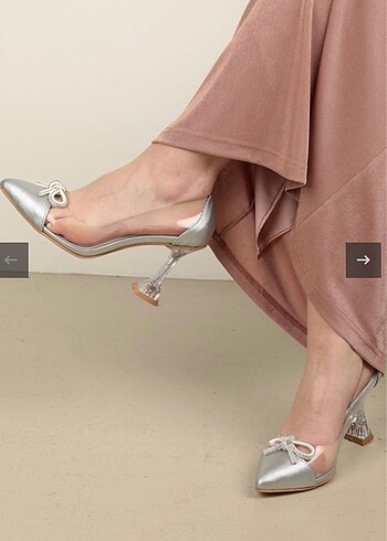 Şeffaf kurdeleli gümüş topuklu ayakkabı - Görsel 3
