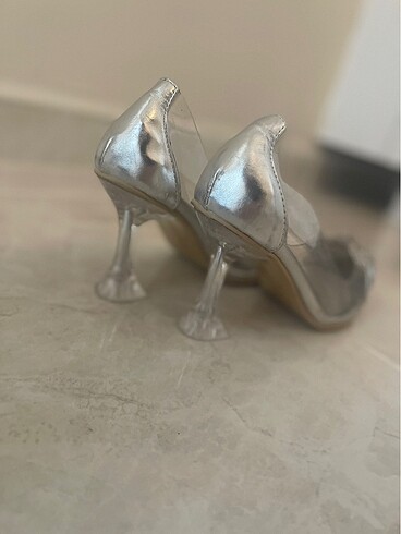 Şeffaf kurdeleli gümüş topuklu ayakkabı - Görsel 8