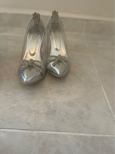 Şeffaf kurdeleli gümüş topuklu ayakkabı - Görsel 6