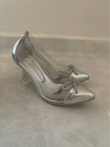 Şeffaf kurdeleli gümüş topuklu ayakkabı - Görsel 7