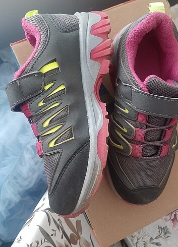 LC Waikiki Temiz kullanılmıştır kız çocuk spor ayakkabı