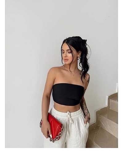 Siyah sırt kopçalı straplez crop