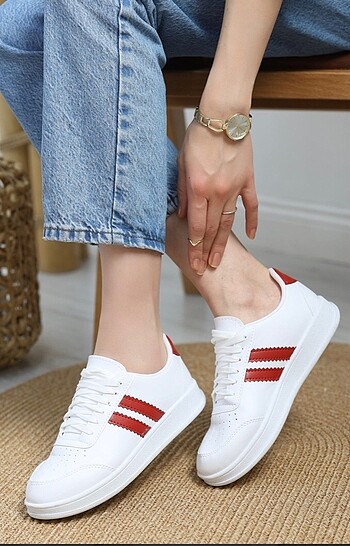 39 Beden beyaz Renk Adidas bayan spor ayakkabı