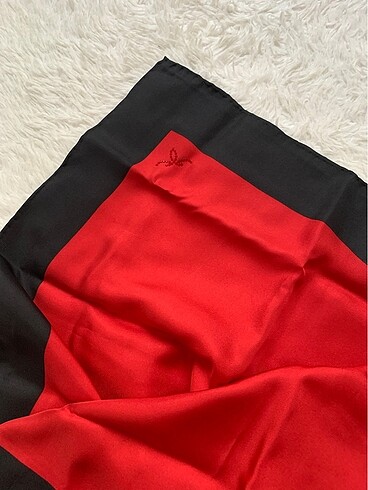 Beden kırmızı Renk Silk&Cashmere ipek eşarp