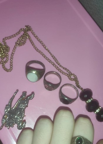Altın Renk Zincir Detaylı Gotik Çocuk Takısı