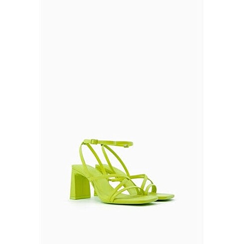 BERSHKA TOPUKLU SANDALET