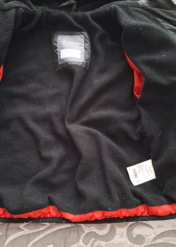 Erkek Çocuk Kırmızı Siyah Kapüşonlu Mont - Görsel 4