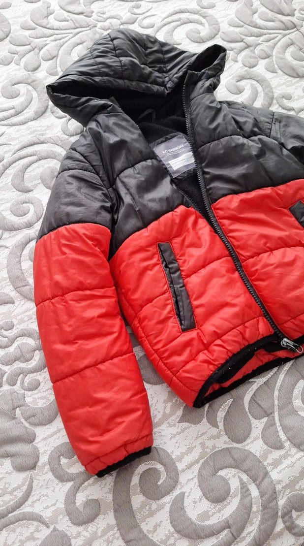 Erkek Çocuk Kırmızı Siyah Kapüşonlu Mont - Görsel 2