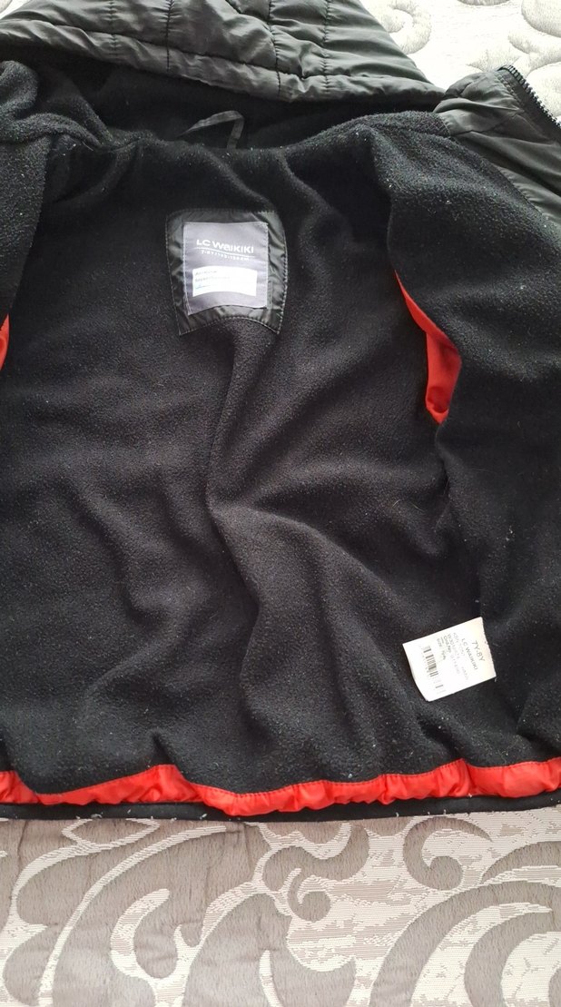 Erkek Çocuk Kırmızı Siyah Kapüşonlu Mont - Görsel 4