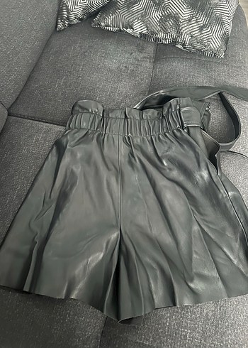 Kadın Siyah Kemer Detaylı Mini Deri şork - Görsel 4