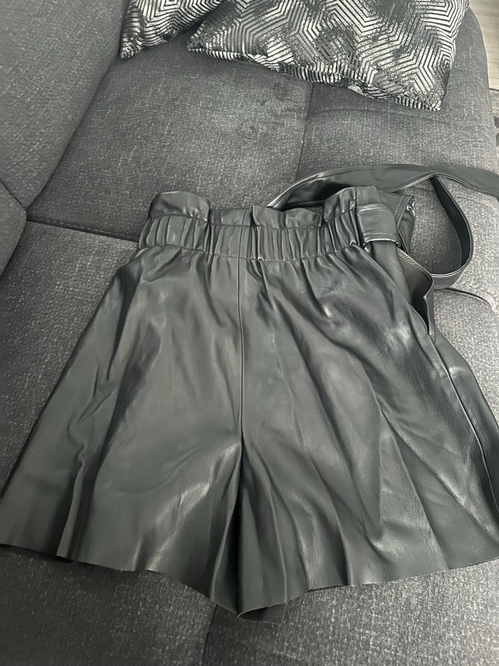 Kadın Siyah Kemer Detaylı Mini Deri şork - Görsel 4