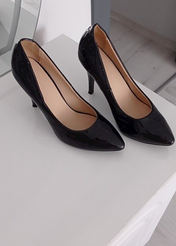 Diger Siyah Rugan Stiletto Kadın Ayakkabı