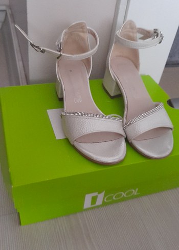 Beyaz Yılan Desenli Tokalı Topuklu Kadın Ayakkabı - Görsel 4