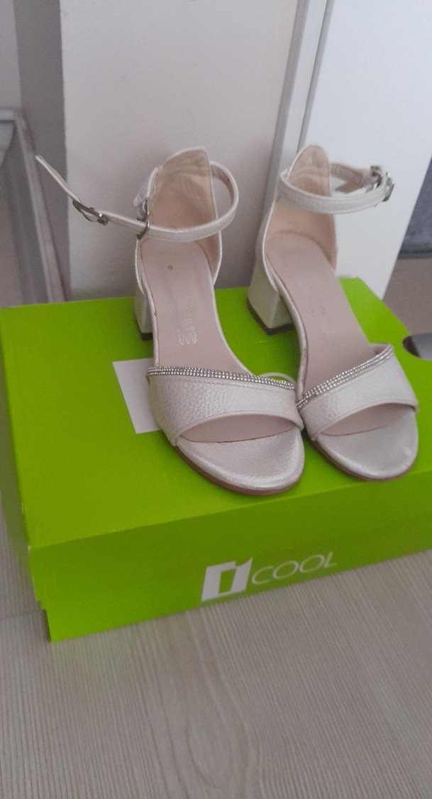 Beyaz Yılan Desenli Tokalı Topuklu Kadın Ayakkabı - Görsel 4